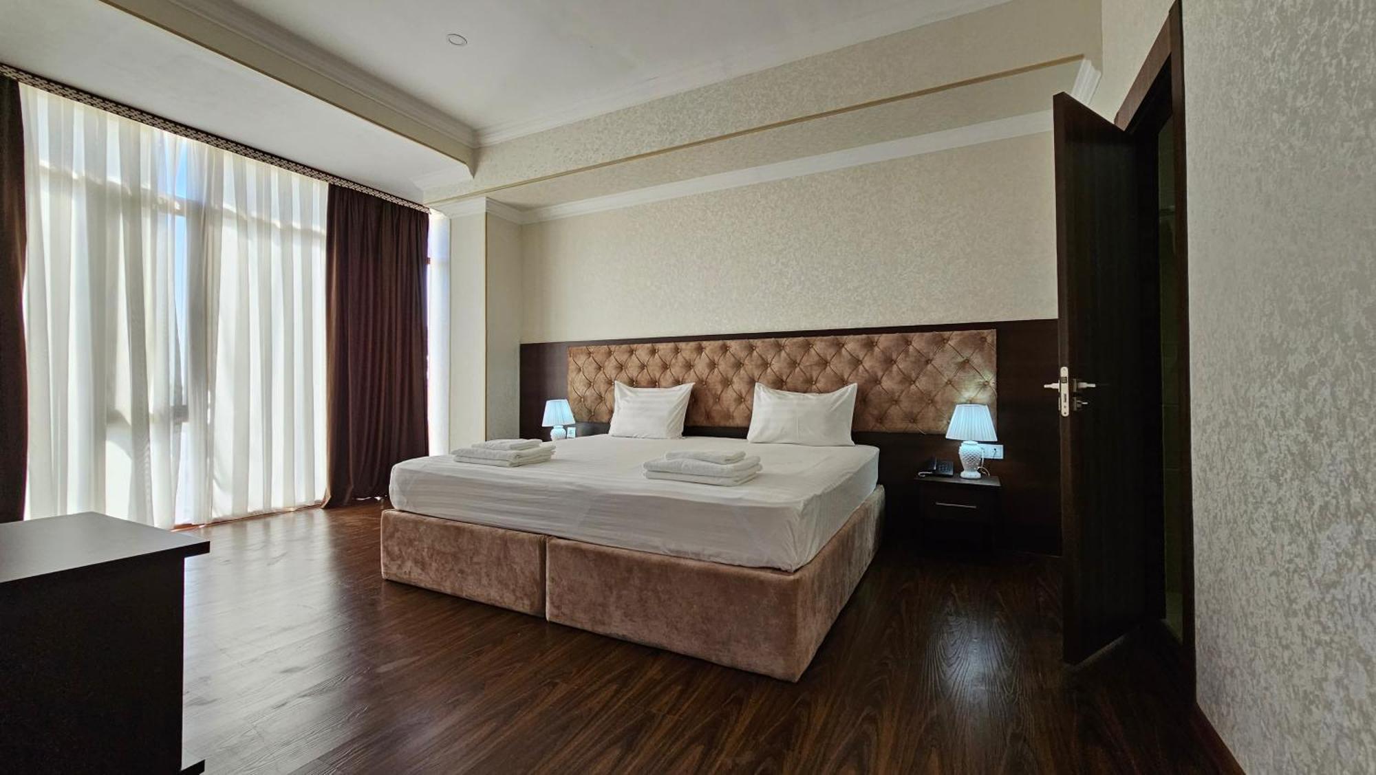 Grand Turon Plaza Hotel Tashkent Ngoại thất bức ảnh